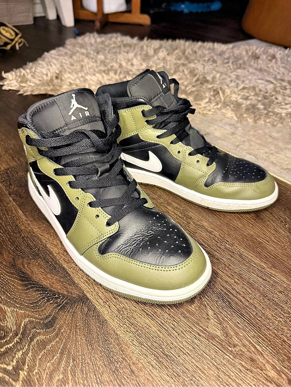 Jordan Air Jordan 1 Mid Olive Green Black and white US 9.5